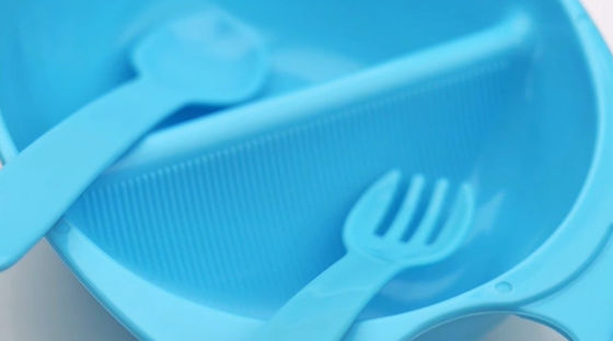 De plastic omhoog Kom van de 3 Maandbaby met Lepelvork